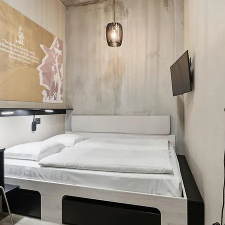 Otel Fyrtojet - We Give Less Save Odense